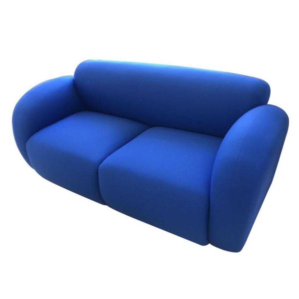 Sofa bọc nỉ SF323-3 trong phòng khách hoặc văn phòng hiện đại, ánh sáng tự nhiên, phong cách tối giản