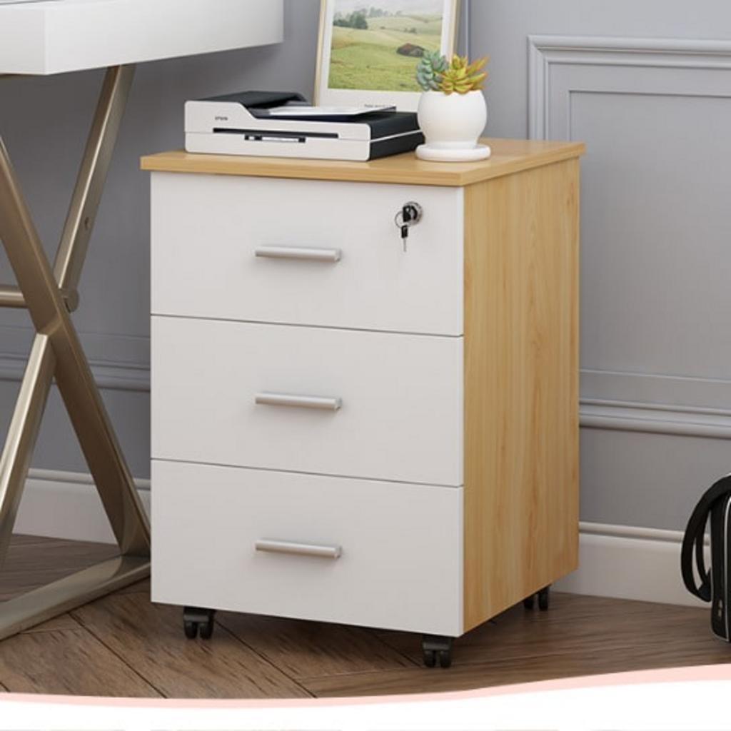 Bánh xe di động có khóa giúp di chuyển và cố định hộc gỗ HG06 dễ dàng.