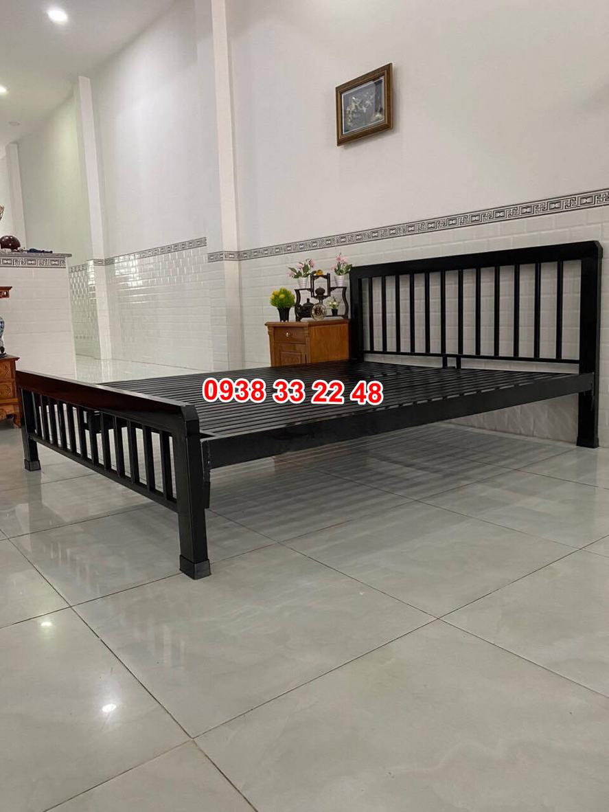 Ảnh chi tiết bề mặt giả vân gỗ của giường.