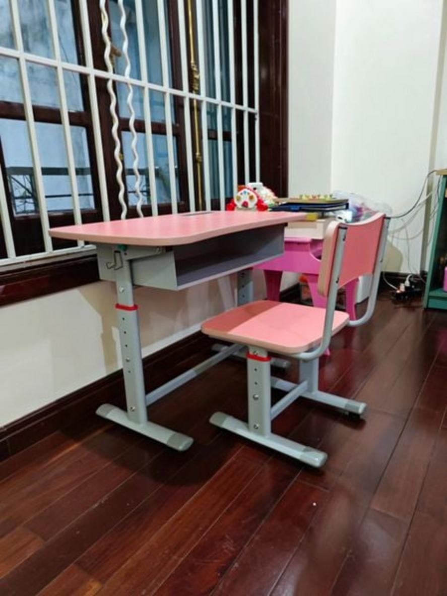 Bề mặt gỗ công nghiệp MFC phủ Melamine sang trọng, bền bỉ và an toàn.