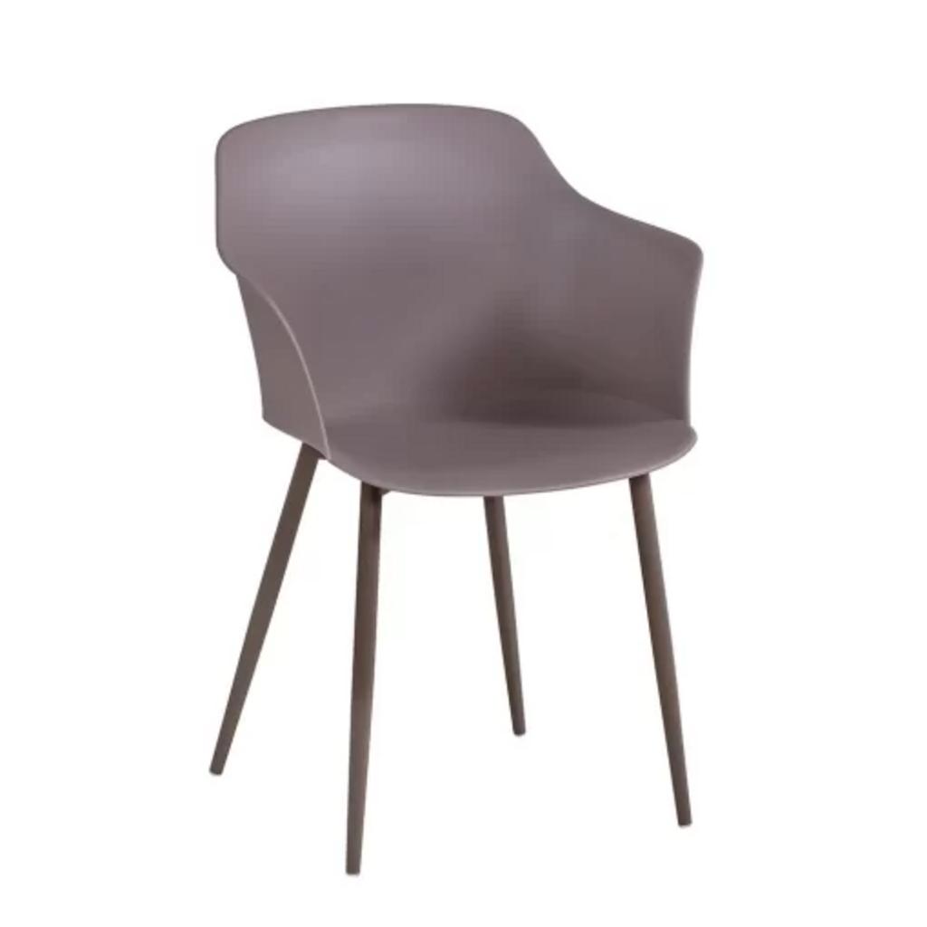 Đệm ngồi bọc nệm êm ái của Ghế 3028 mang lại sự thoải mái tối ưu.