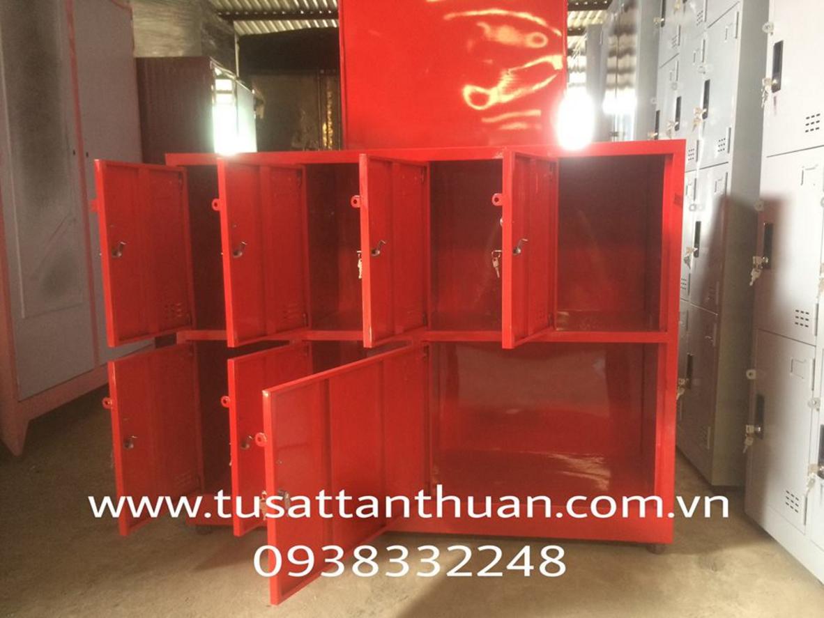 Bảng tên và lỗ thông gió — nhận diện & thông khí cho từng ngăn.