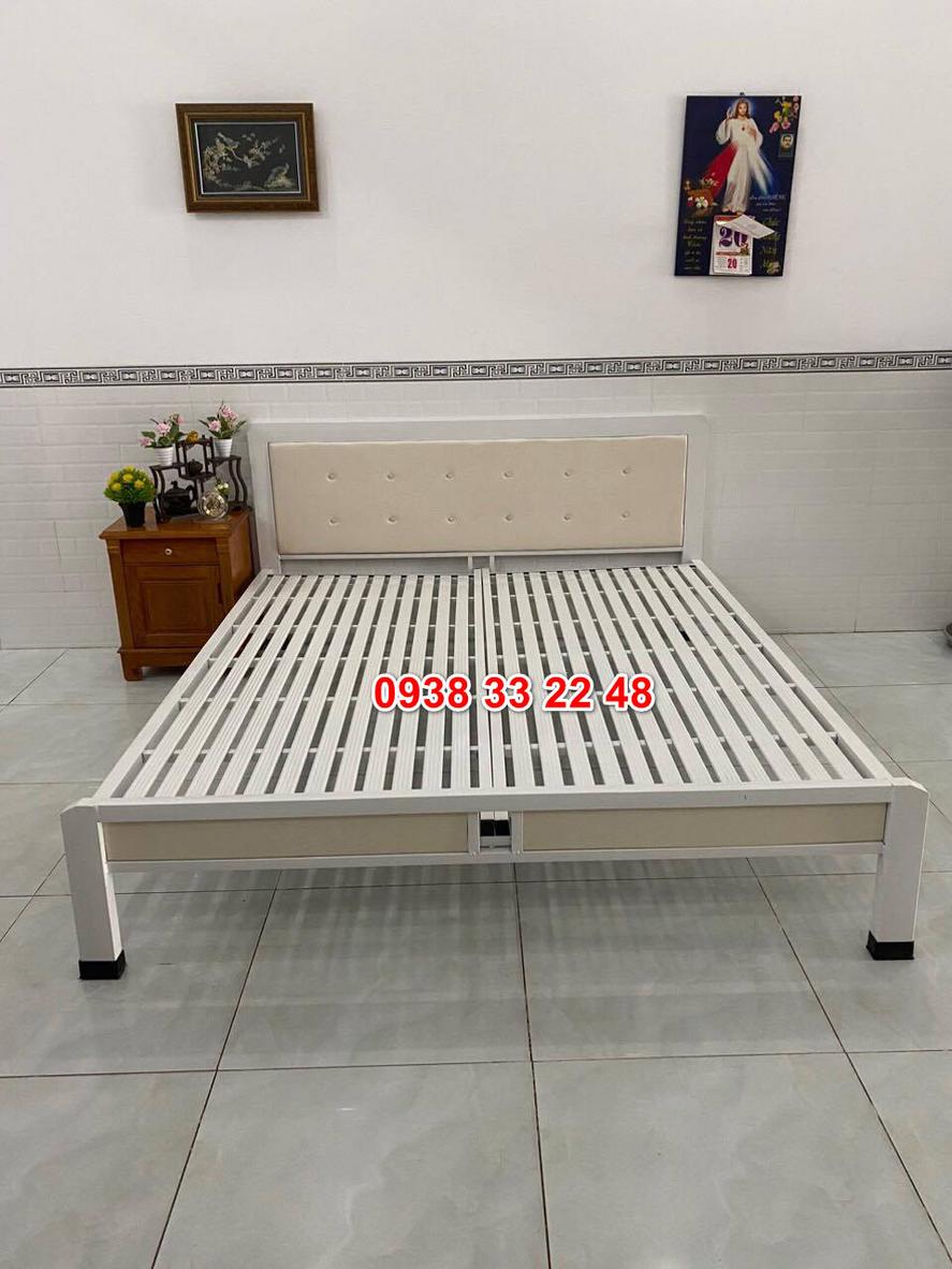 Giường sắt đơn hộp vuông ngang 1m8