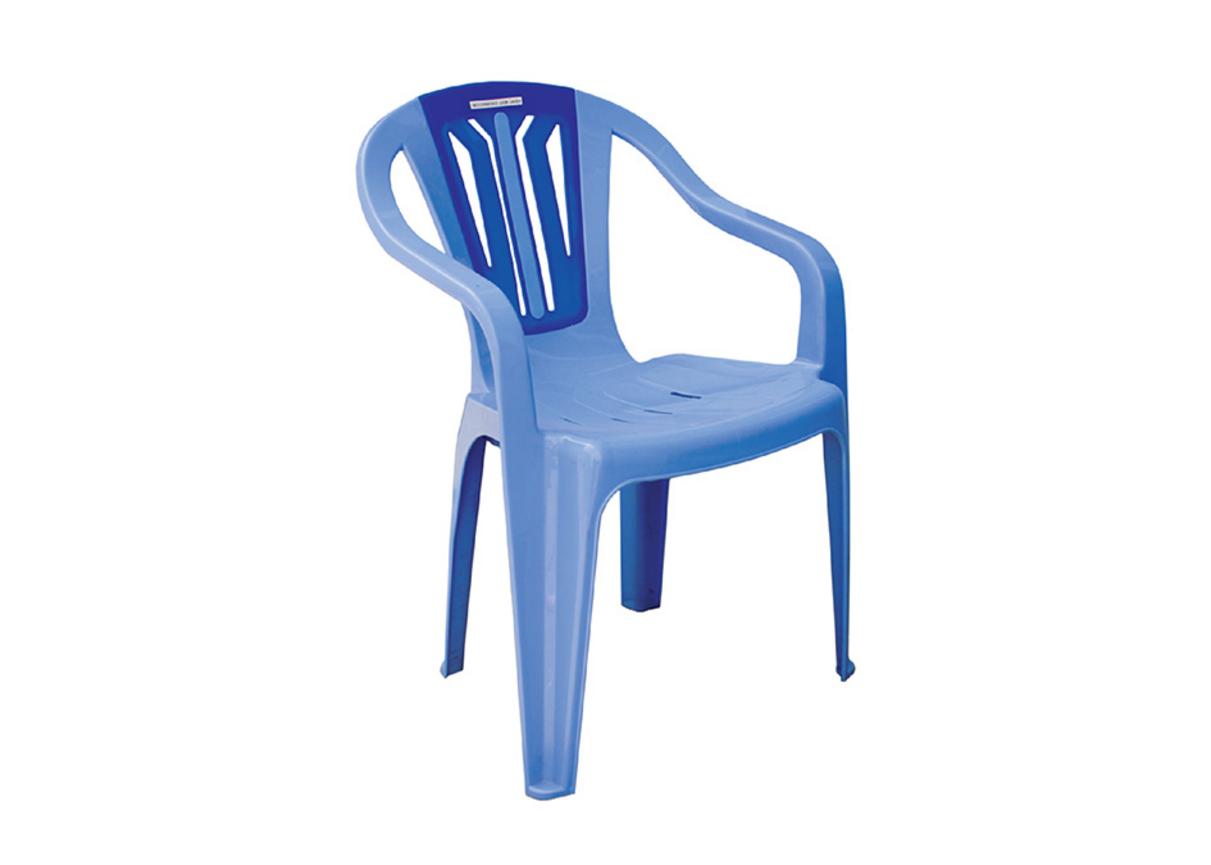 Ghế bành 2 màu nhỏ No.GB016 trưng bày trong phòng khách nhỏ gọn.