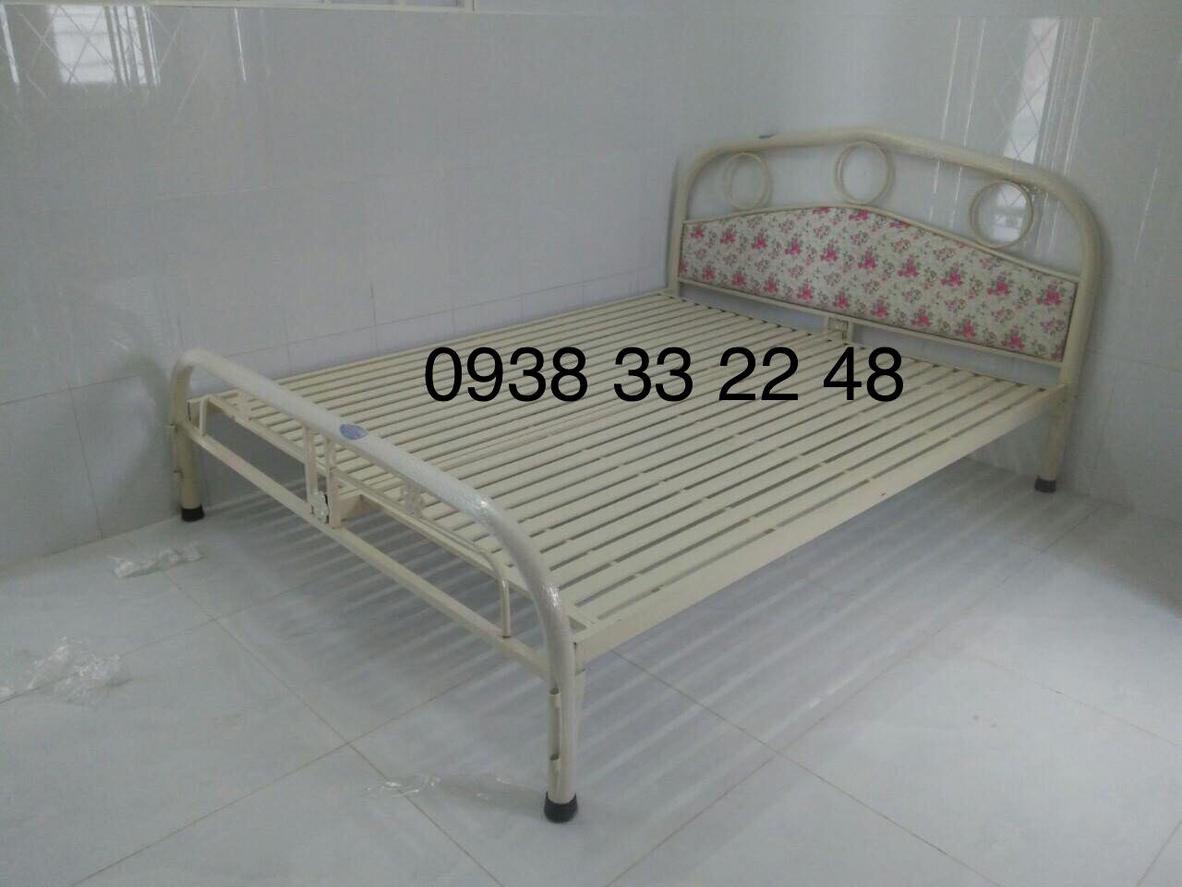 Ảnh minh họa khả năng chịu lực cao của giường, đảm bảo an toàn tối đa.