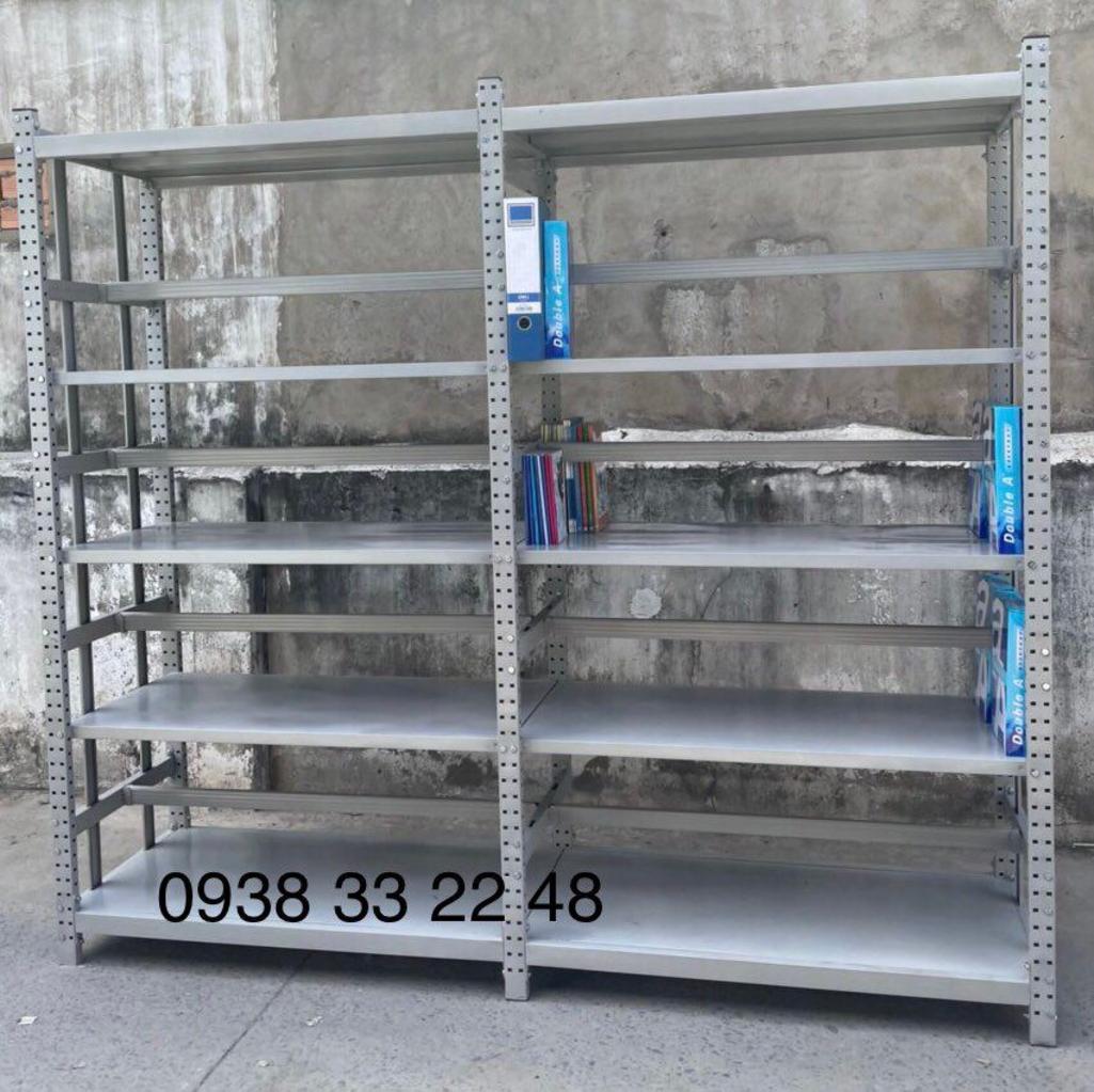 Khung thép hộp dày dặn đảm bảo độ bền và chịu lực cao.