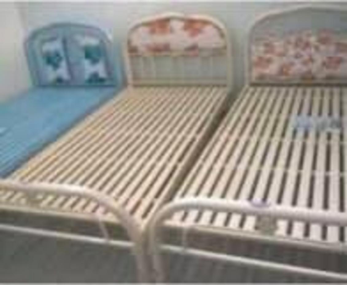 Kích thước 100cm x 200cm phù hợp với nhiều không gian nhỏ và vừa.