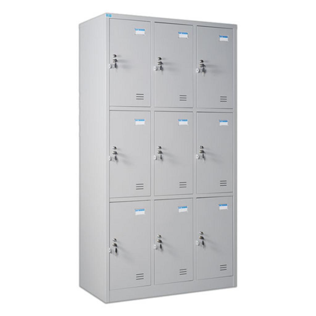 Kích thước tiêu chuẩn (1830x915x450 mm) phù hợp hành lang và phòng thay đồ; mỗi ngăn cao 560 mm đủ cho túi/xoài mũ bảo hộ.