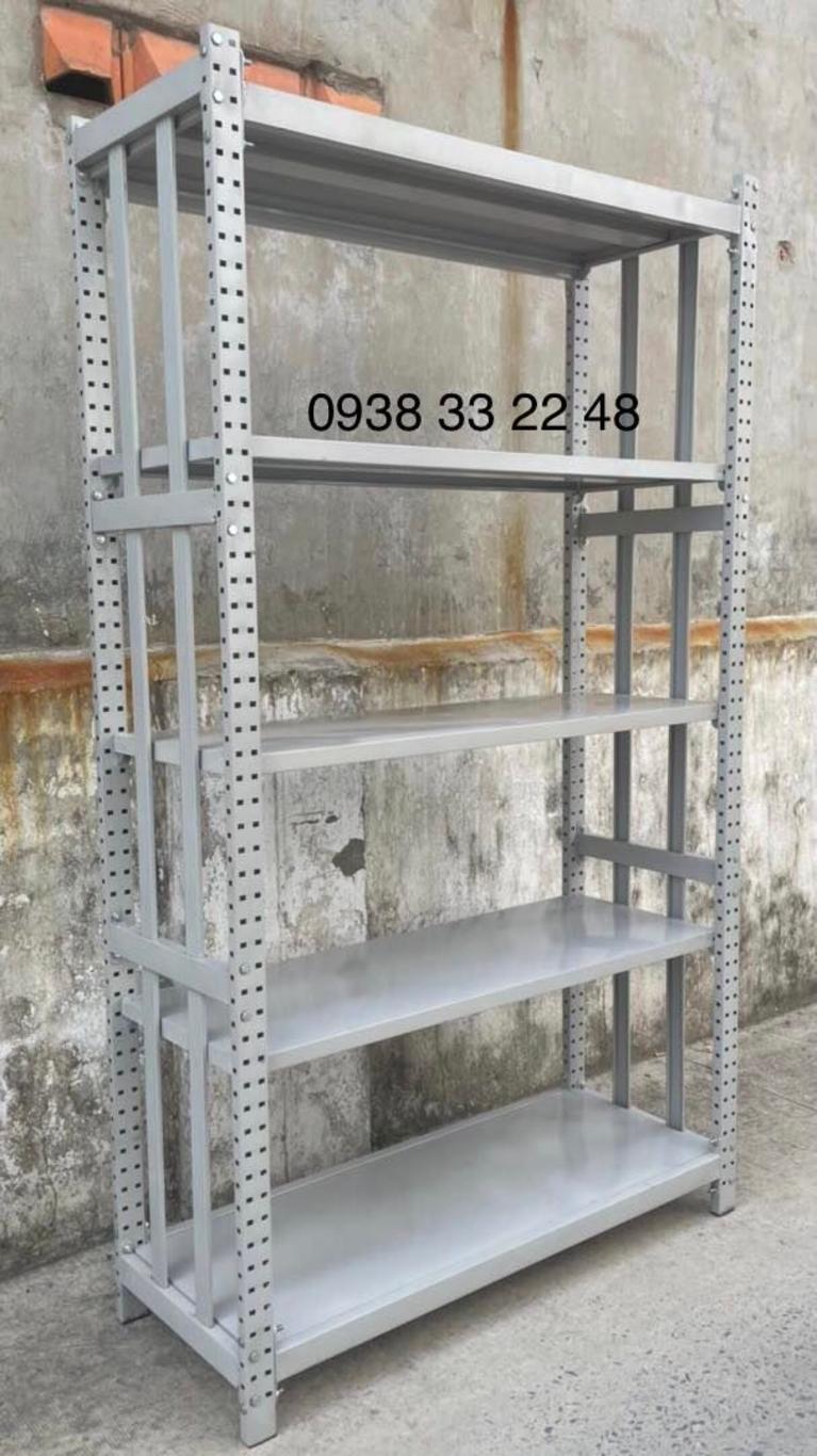 Mâm kệ dày 0,8 mm với lớp sơn tĩnh điện chống gỉ bền bỉ.