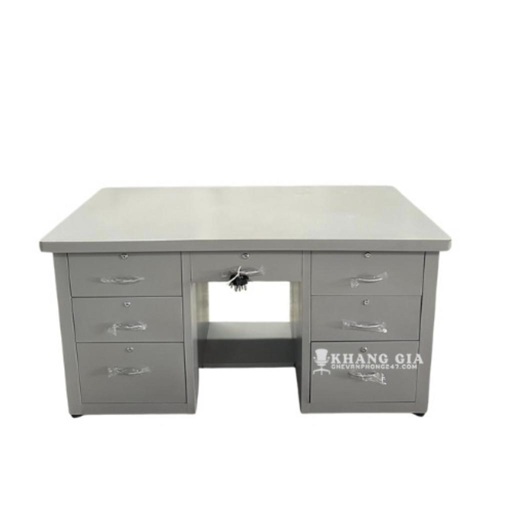 Hình ảnh chi tiết mặt bàn được phủ Melamine, chống trầy xước và dễ bảo trì.
