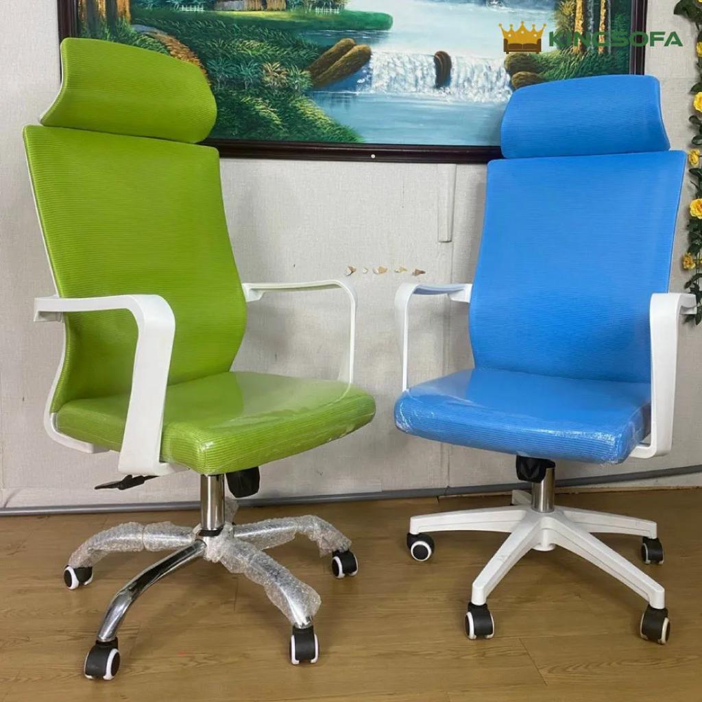 Nệm bọc simili cao cấp mang lại sự êm ái và dễ vệ sinh cho ghế văn phòng DP025.