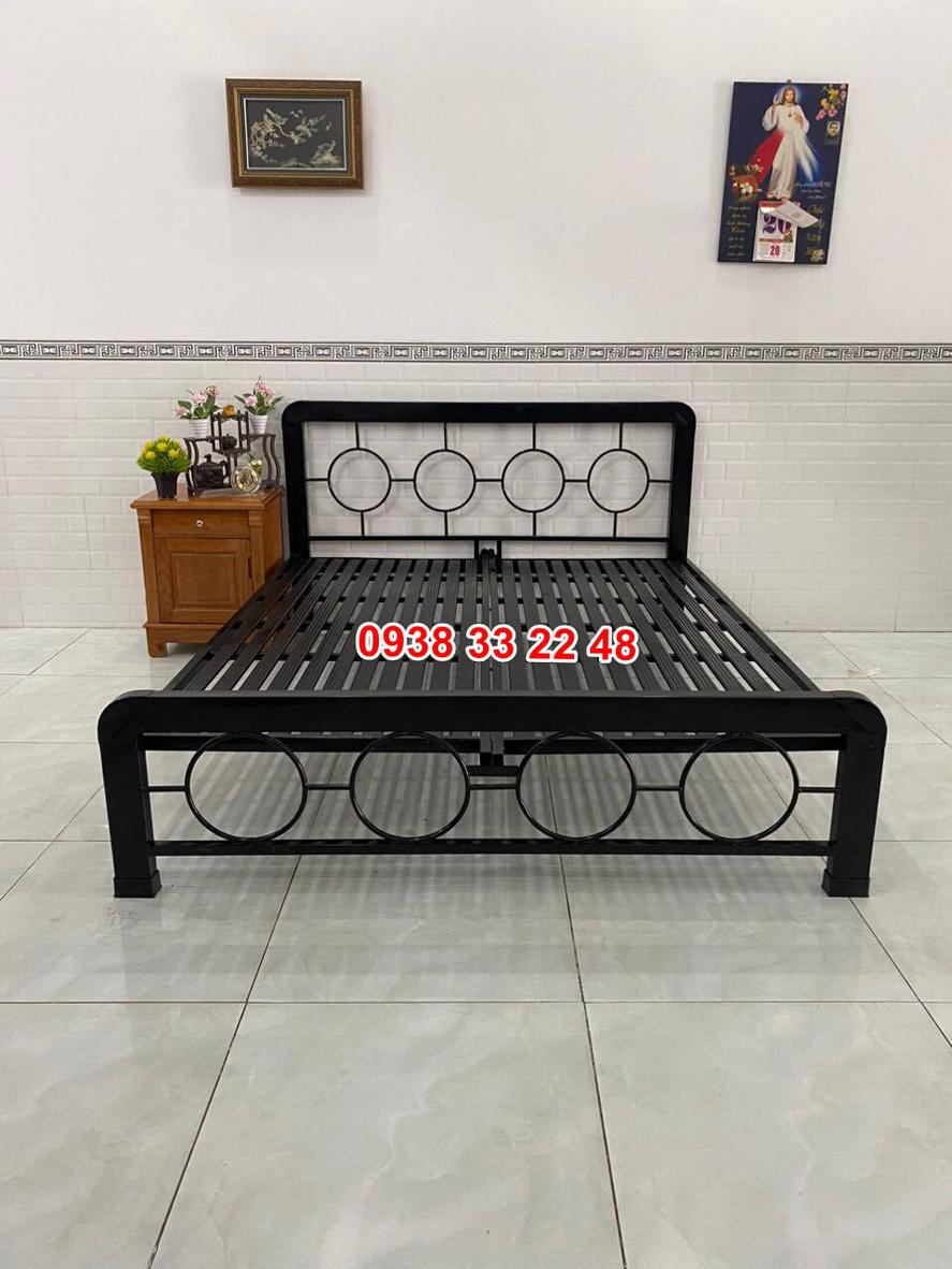 Hình ảnh nhân viên Siêu Thị Đại Việt hỗ trợ khách hàng tận tình, thể hiện sự chuyên nghiệp và uy tín.