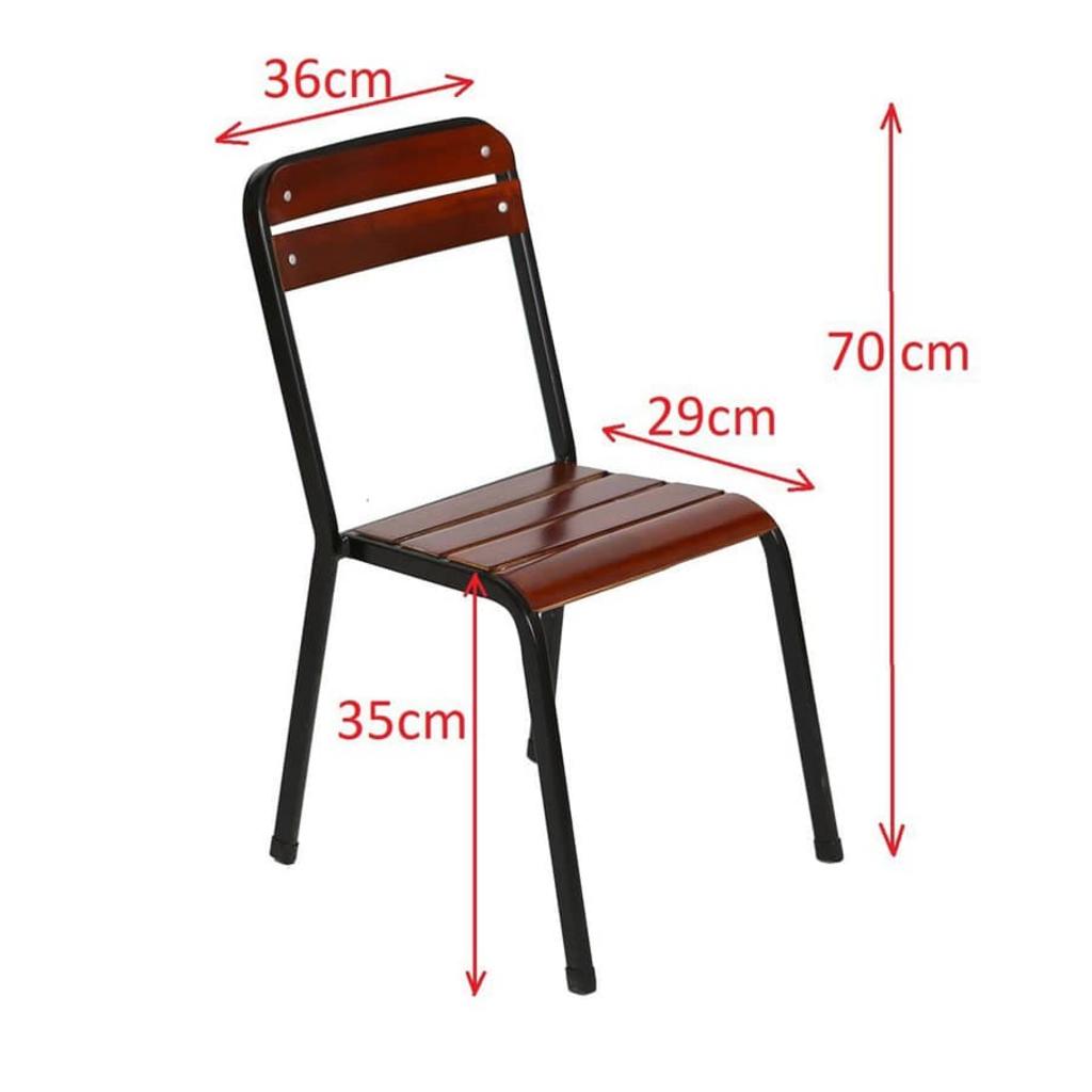 Bề mặt bàn được phủ sơn PU và dầu chống nước, chống tia UV hiệu quả.