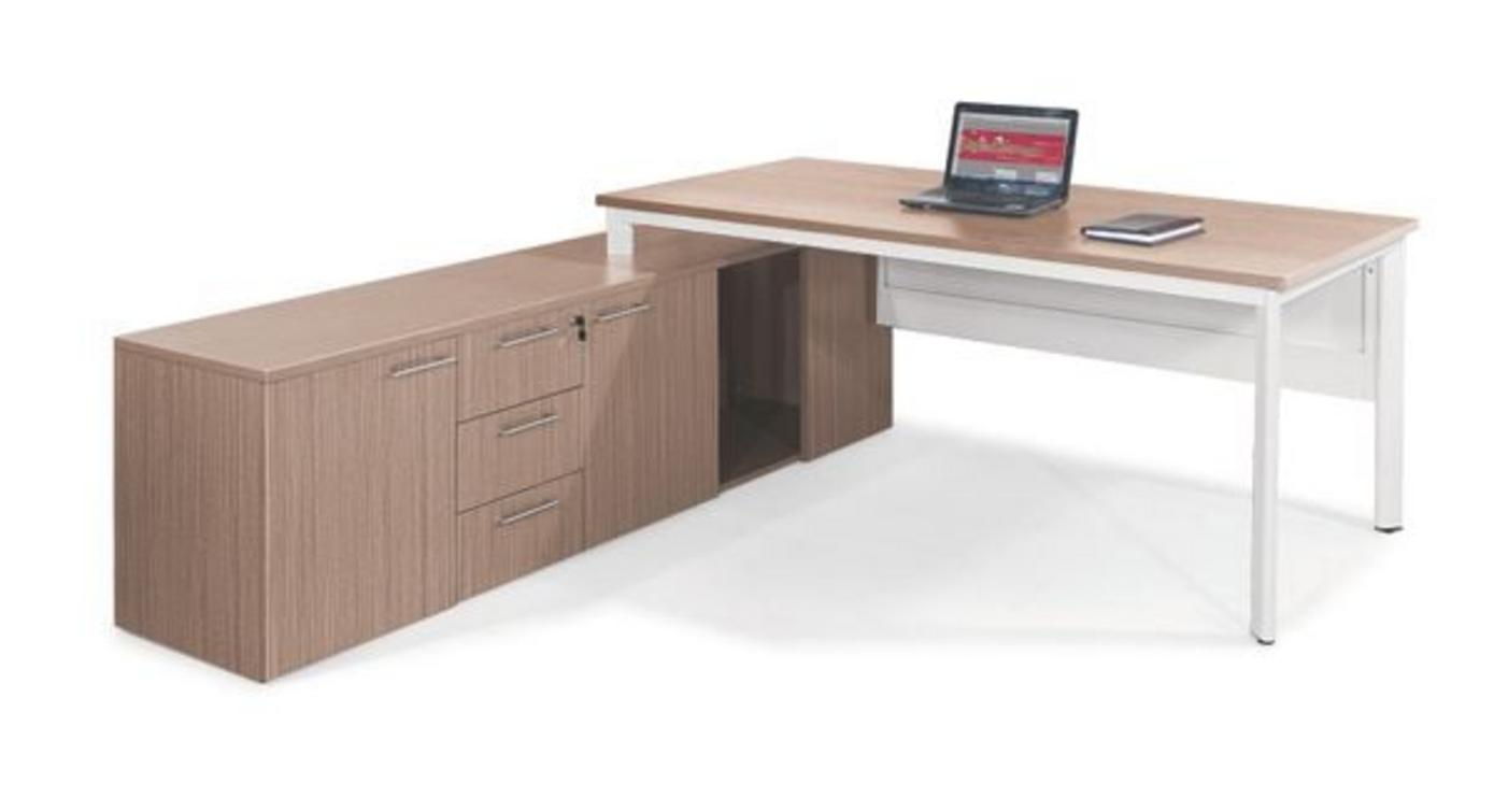 Tủ phụ: 2 cánh, 3 ngăn kéo và khoang CPU — lưu trữ gọn gàng.