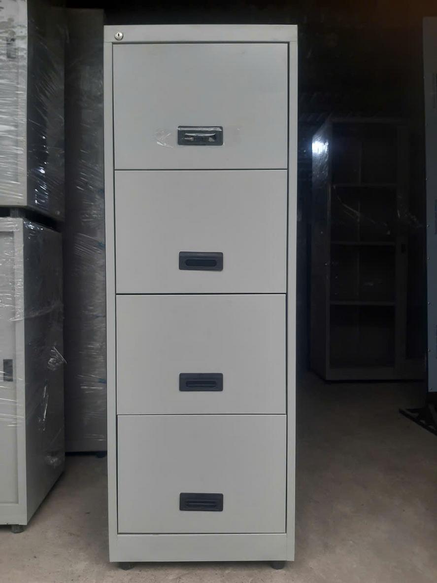 Hero image: Tủ sắt mini 4 ngăn khóa 4HK đặt trong văn phòng nhỏ, phối nền trung tính.