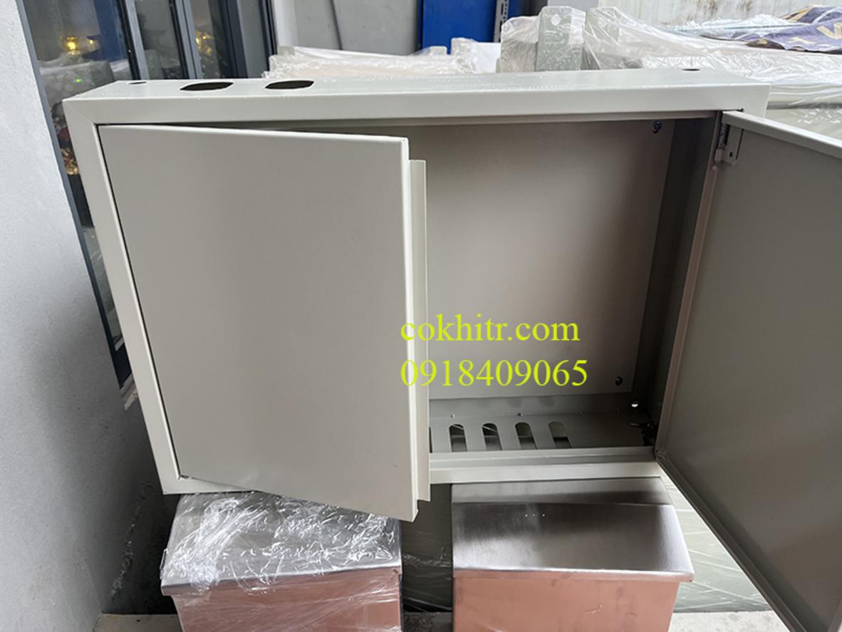 Vỏ thép sơn tĩnh điện — bề mặt chống gỉ, dễ lau chùi.
