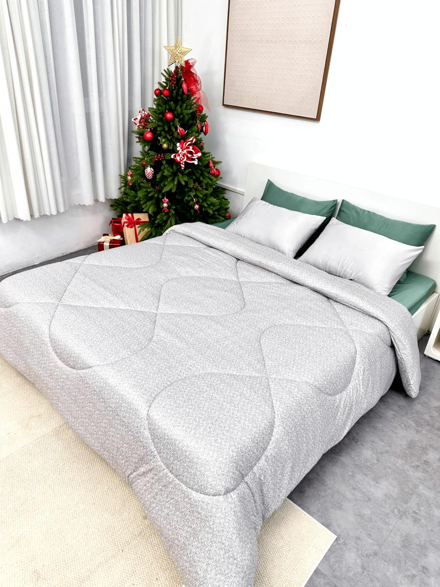 Vải cotton co giãn 4 chiều — mềm mại, ôm sát, bền sau giặt.
