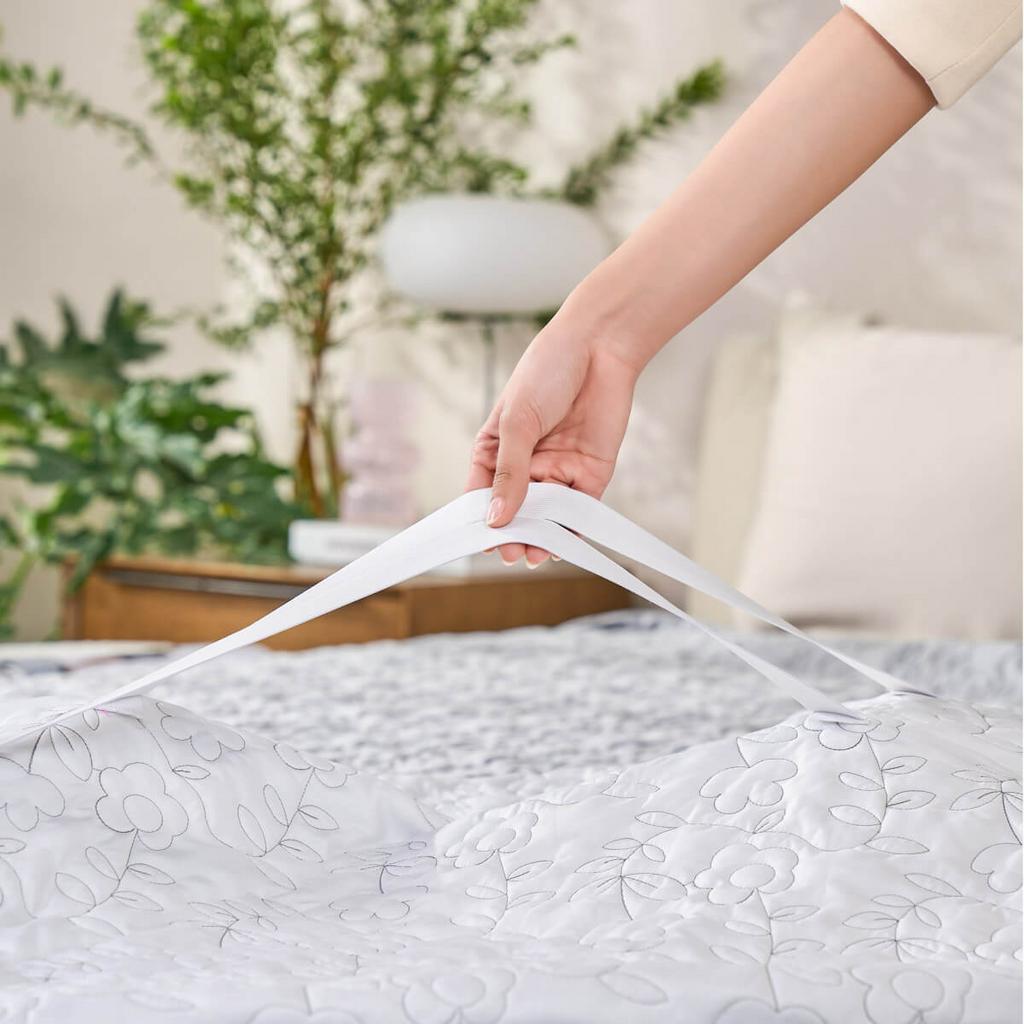 Bộ gồm 5 chi tiết — đầy đủ để thay đổi diện mạo giường ngủ.