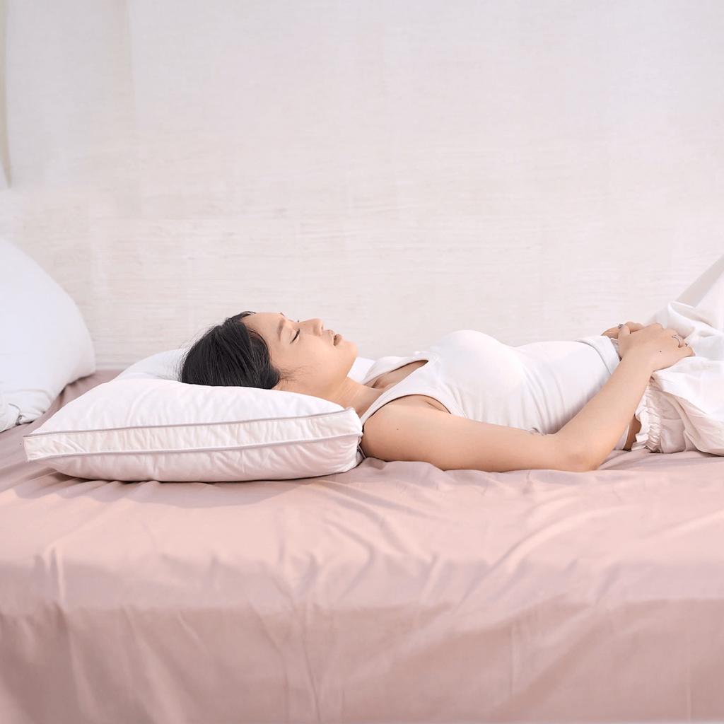 Minh họa cấu trúc 3 lớp: microfiber – lõi lông vịt trắng – microfiber.