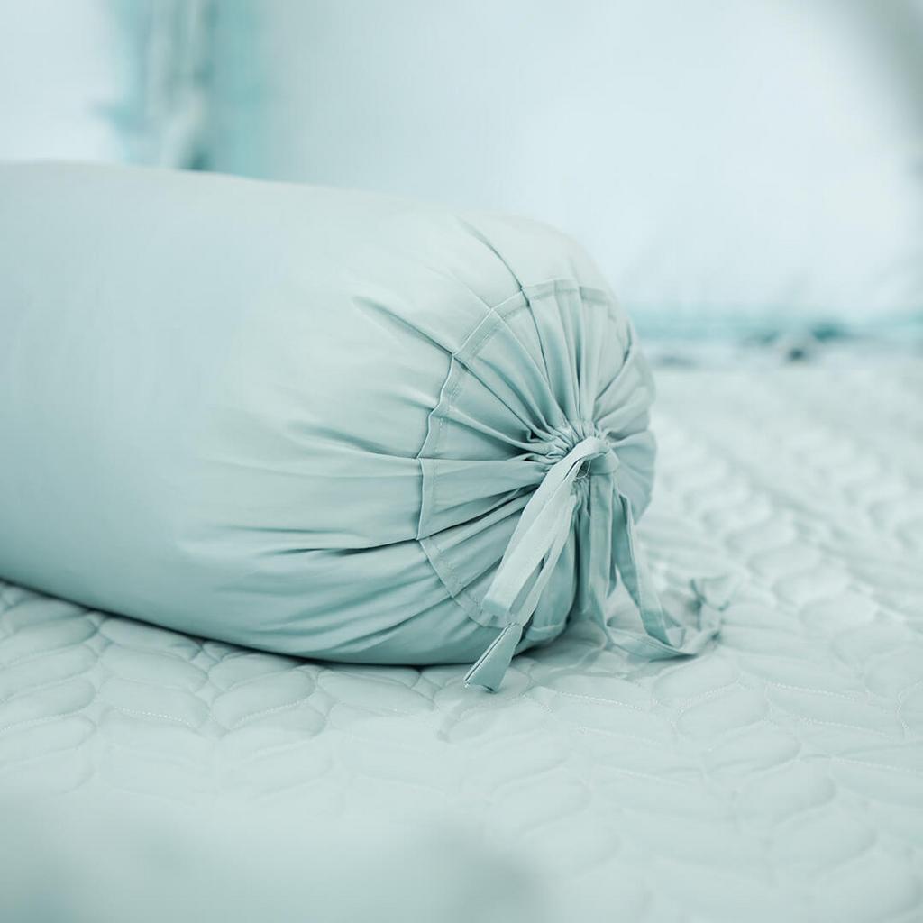 Cấu trúc chăn chần với ruột microfiber — nhẹ, giữ ấm và thoáng khí.