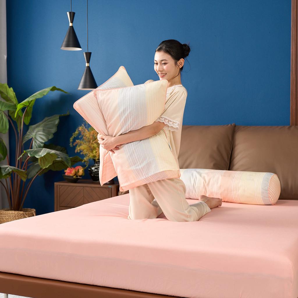 Cận cảnh sợi Cotton Select kết hợp sợi lụa — mềm mượt và thoáng khí.