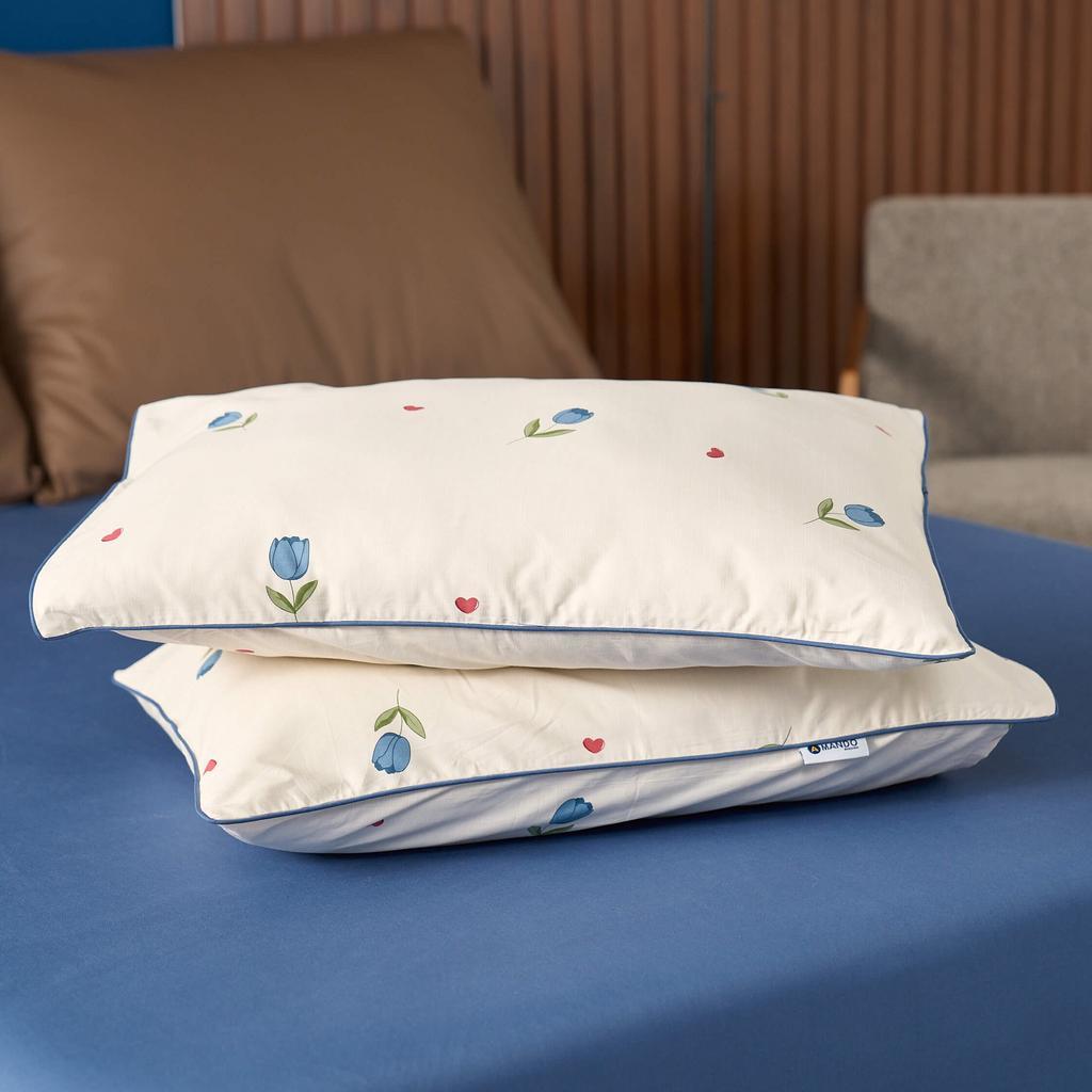 Dệt satin mật độ cao giúp vỏ gối bóng mượt và bền màu.