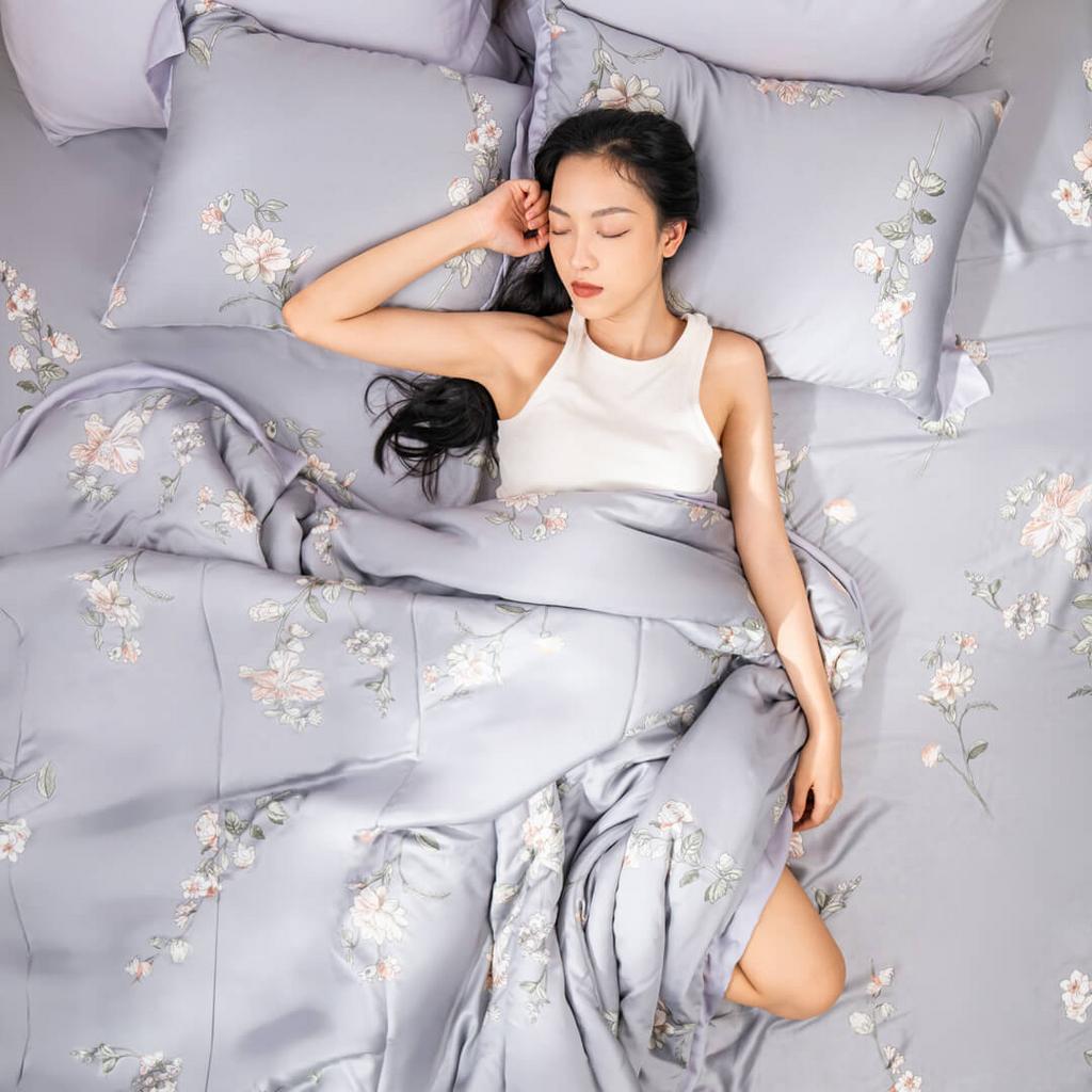 Dễ chăm sóc — phù hợp giặt máy, bền màu, ít co rút.