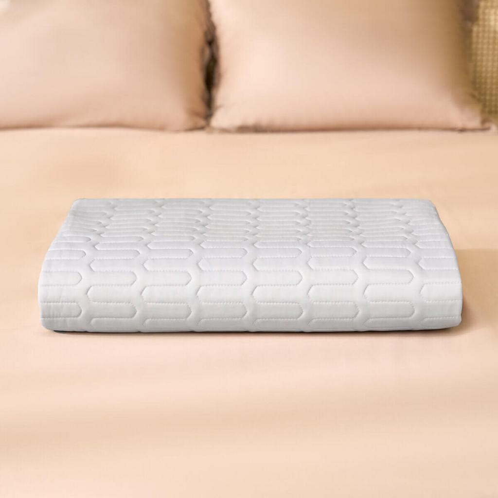 Bề mặt Ice Silk mát lạnh — tiếp xúc dịu mát, hút ẩm nhanh.