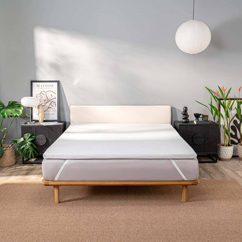 Lớp Memory Foam ~2 cm ôm sát, giảm điểm áp lực cho giấc ngủ sâu hơn.