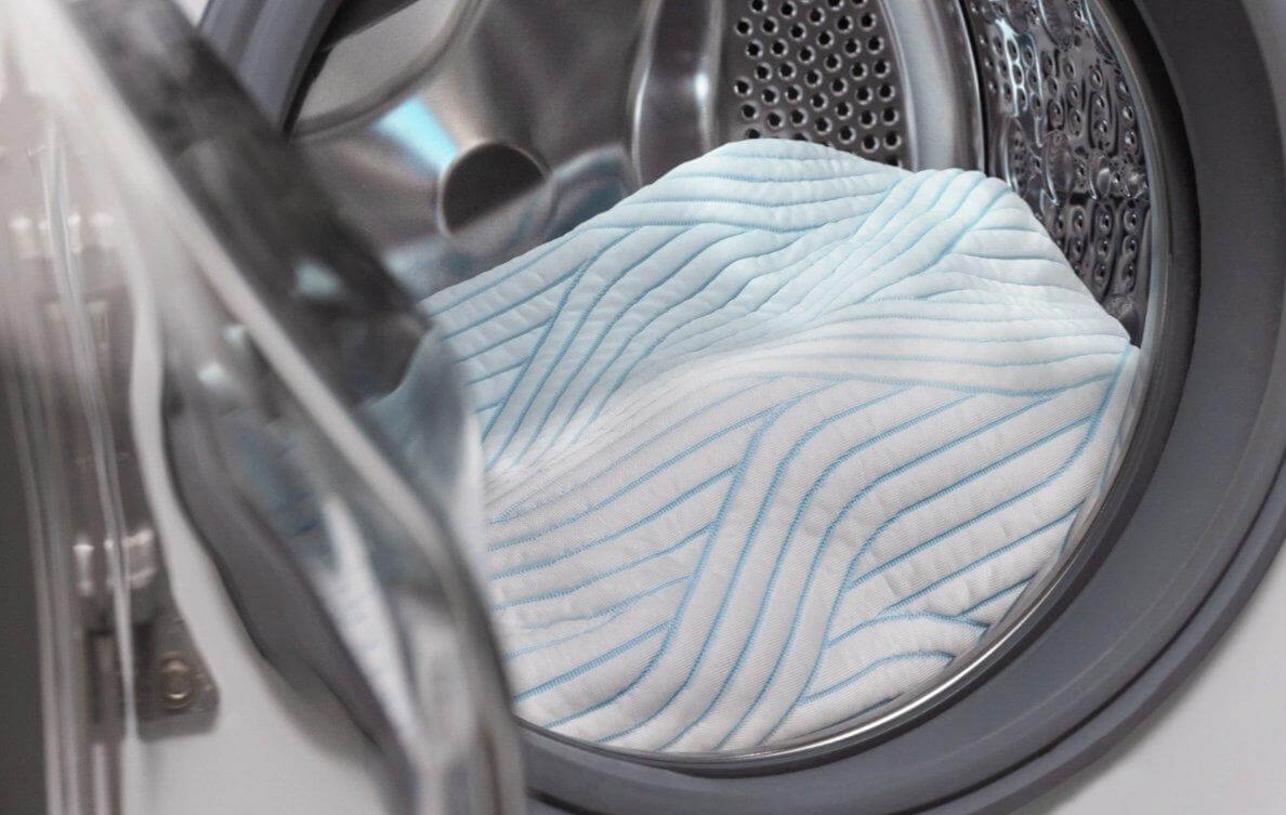 TEMPUR® material ôm sát cổ, giảm điểm áp lực và hỗ trợ đường cong tự nhiên của cổ.