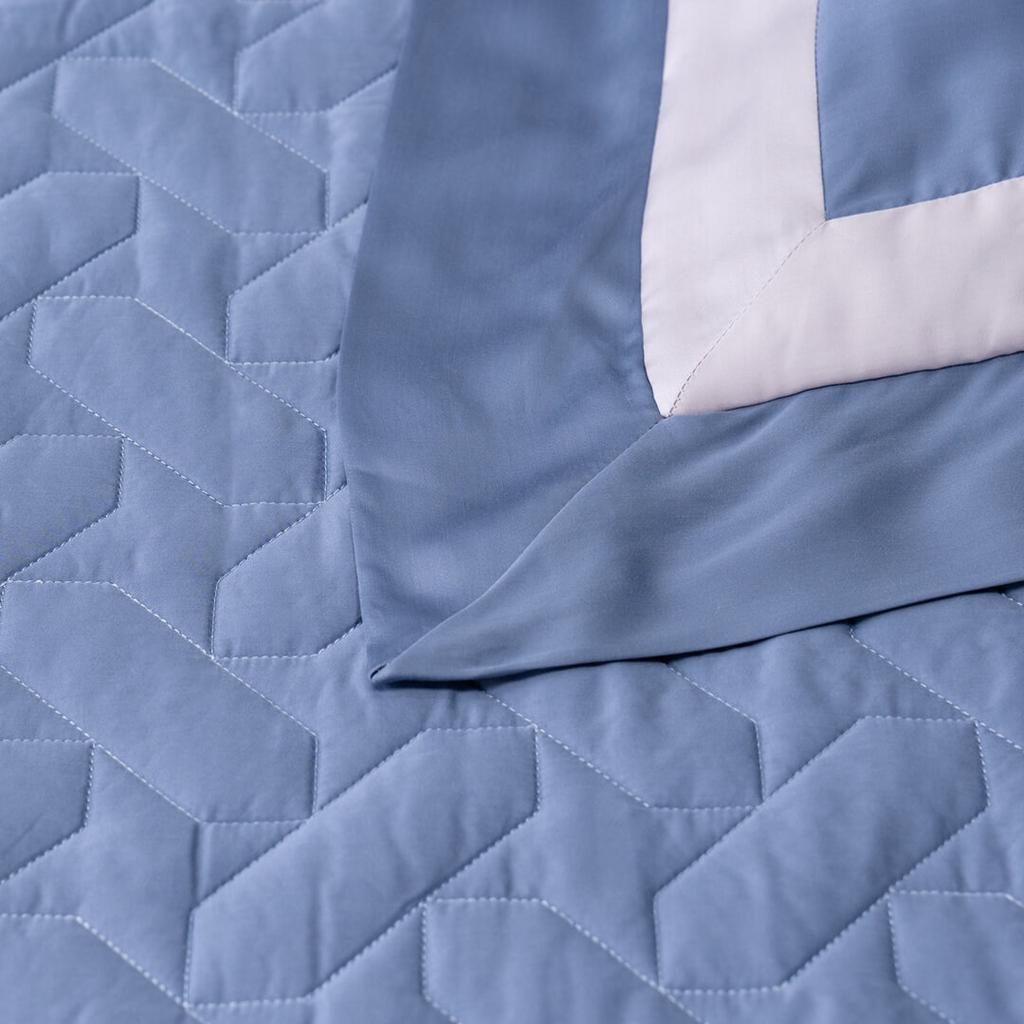 Bộ chăn ga phủ Lụa Tencel Amando Confident (Màu Xanh Dương) — mềm mịn, thoáng mát cho giấc ngủ sâu.