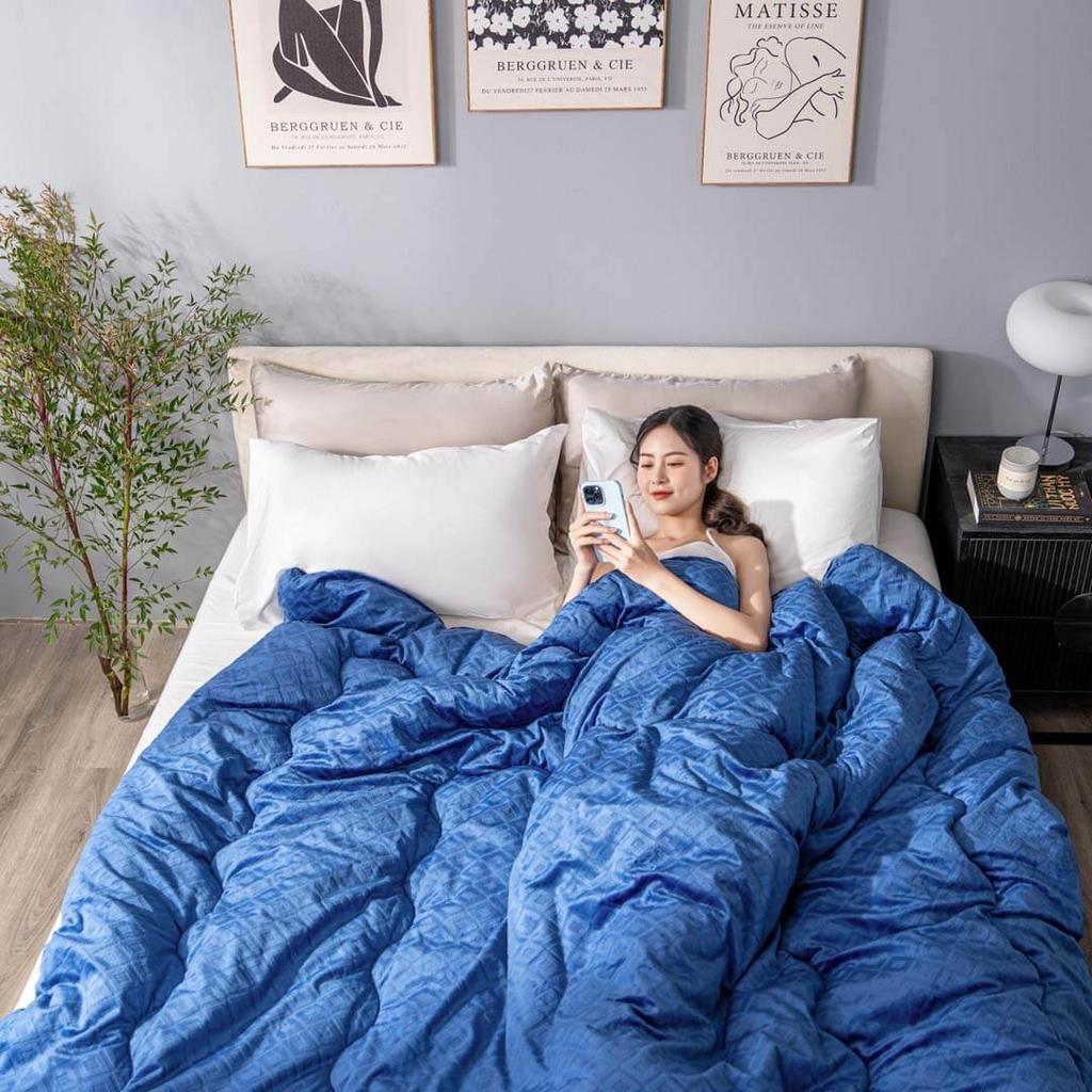 Chăn Amando Warm: bề mặt nhung tuyết hai mặt, mềm mại và ấm lập tức.