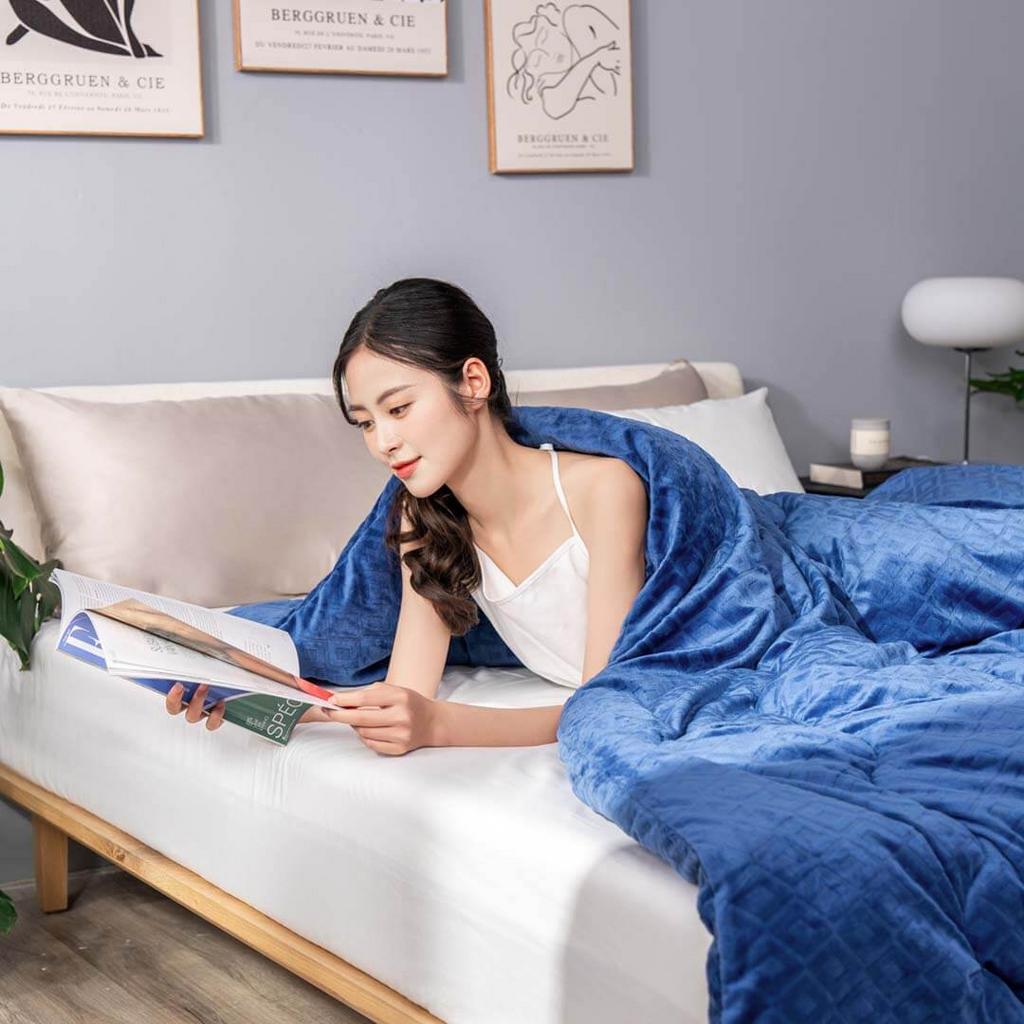 Chăn Amando Warm: bề mặt nhung tuyết hai mặt, mềm mại và ấm lập tức.