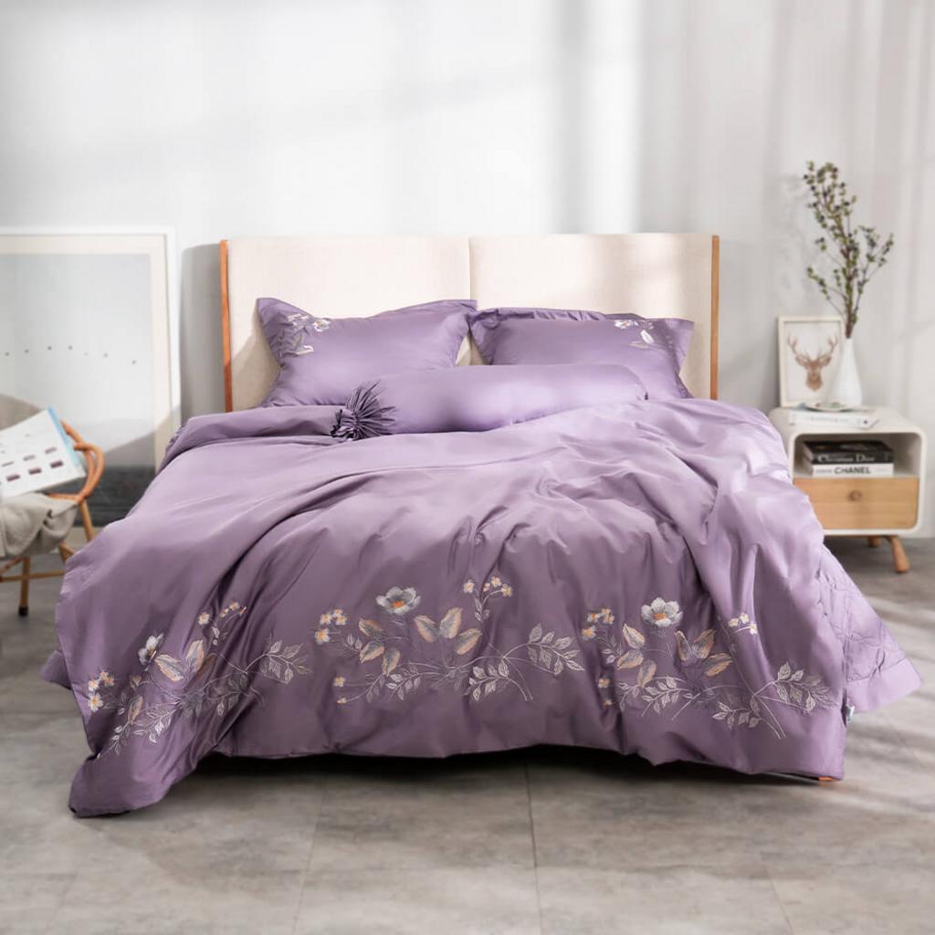 Bộ ga phủ chăn chần Amando màu tím — Cotton satin mềm mịn, thêu tinh xảo.