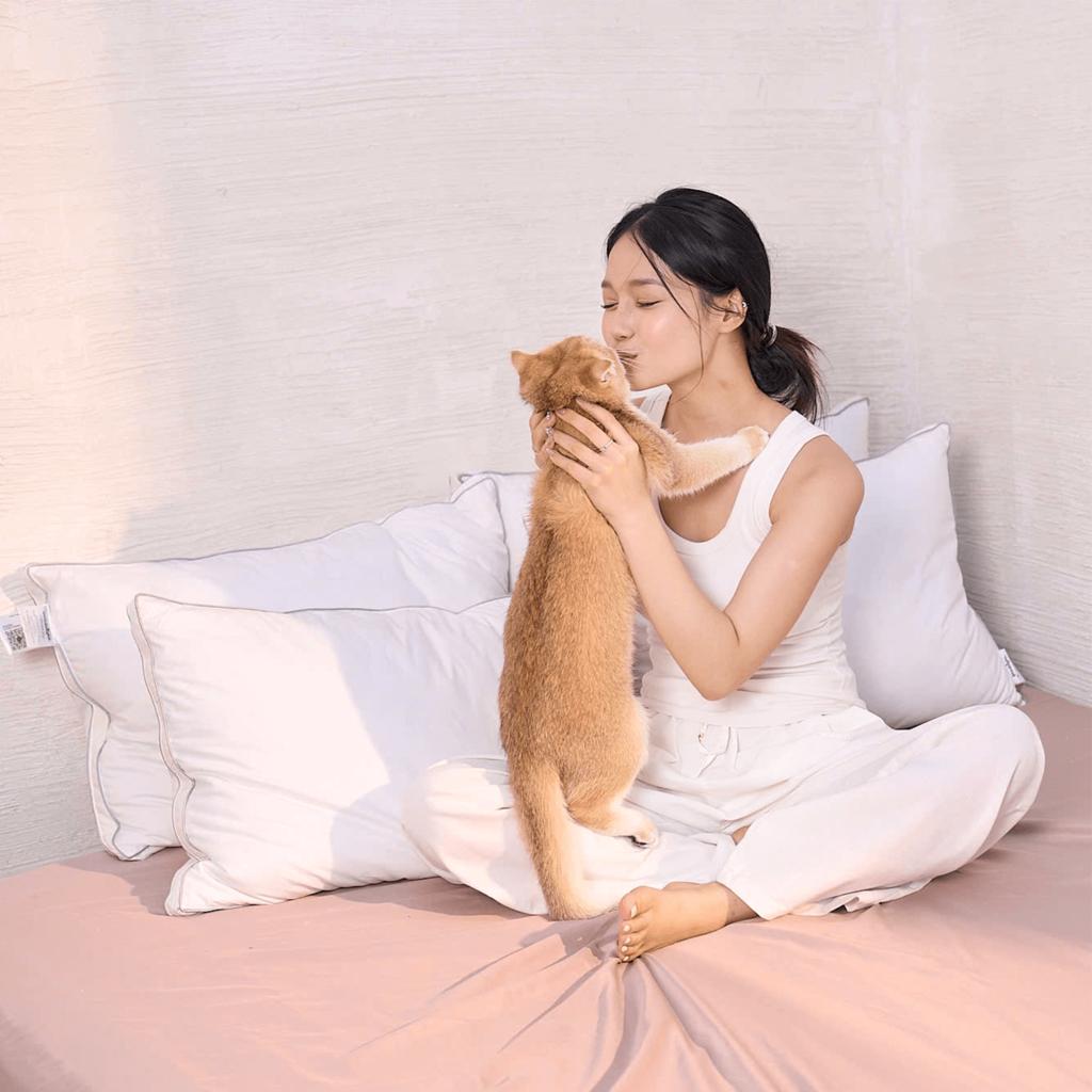 Gối lông vũ tự nhiên Goodnight Flow — êm như mây, phồng tự nhiên.