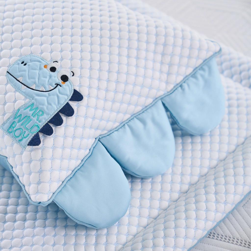 Gối ôm Khủng Long TC001 — mềm mượt, kháng khuẩn và dễ ôm cho bé.