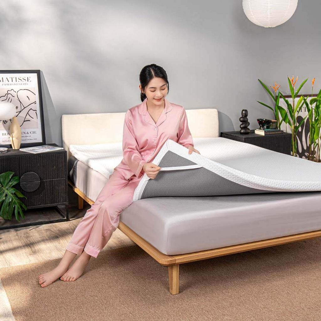 Topper Comfy Noah: thiết kế đa tầng 2cm Memory Foam + 3cm PU Foam, đóng gói vacuum-rolled tiện lợi.
