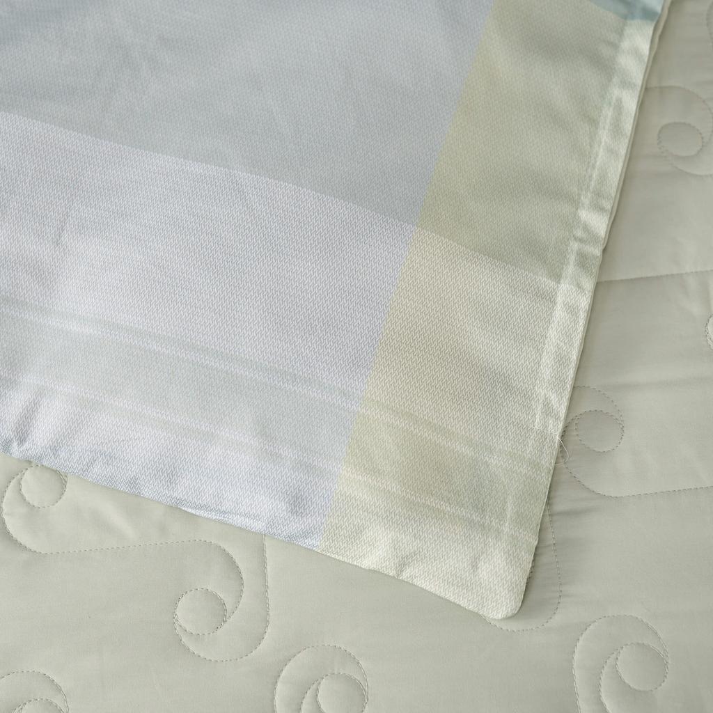 Hero image: Vỏ chăn Amando Comfort Cotton Select trên giường — nhìn cận texture cotton và thiết kế chần tinh tế.