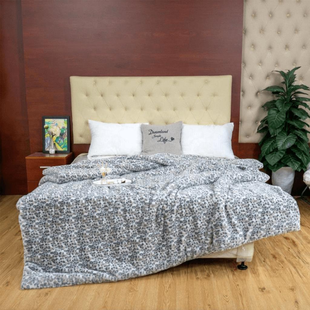 Lõi nhiều lớp: lớp bề mặt nhung, lớp cách nhiệt microfiber và lõi bông Hàn Quốc cho độ ấm tối ưu.