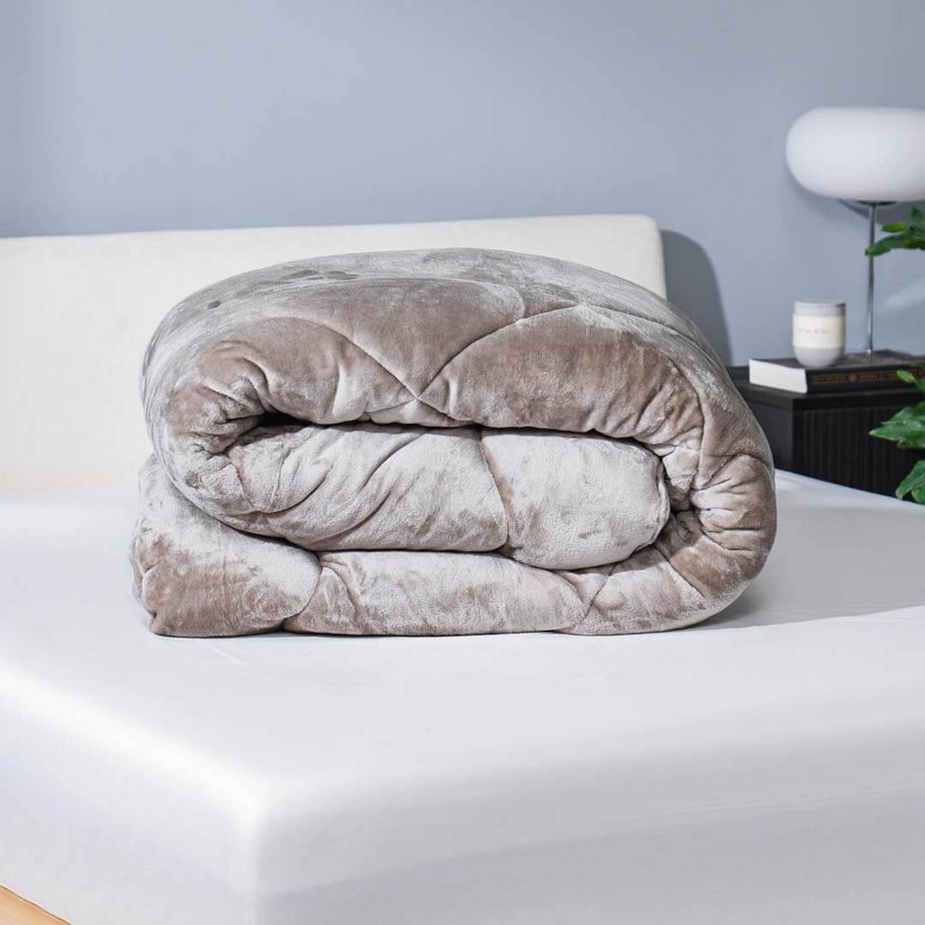 Lõi bông/Microfiber nhập khẩu Hàn Quốc — cấu trúc giữ ấm và chống xẹp.