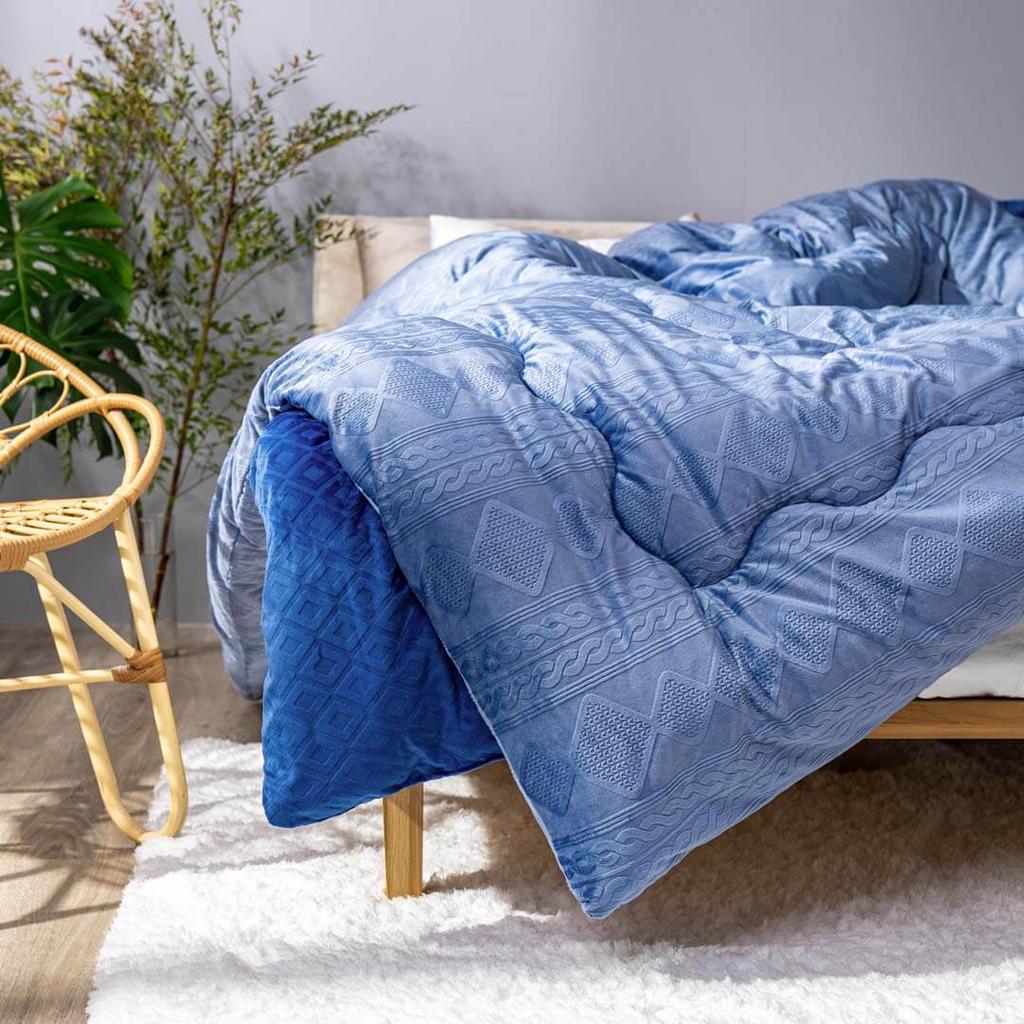Cận cảnh sợi microfiber mô phỏng lông thỏ, bề mặt nhung tuyết mịn.