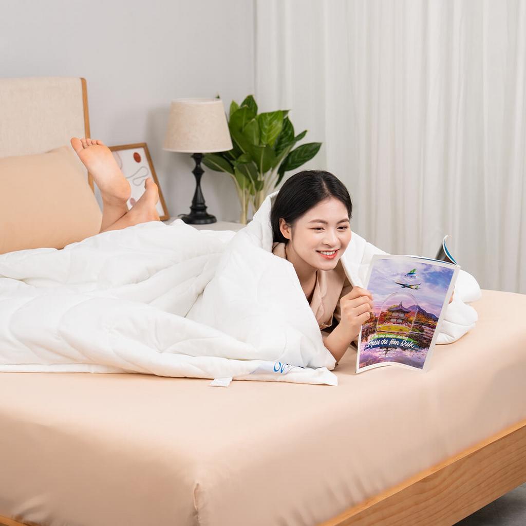 Ruột chăn bông Doona Basic cao cấp trên giường — mềm mại, dày dặn và phù hợp cho gia đình.
