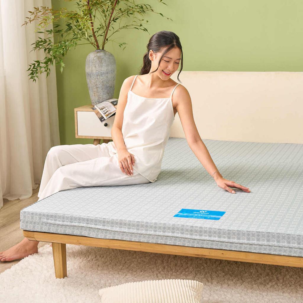 So sánh 5cm (gọn nhẹ) và 9cm (êm hơn, hỗ trợ tốt hơn).