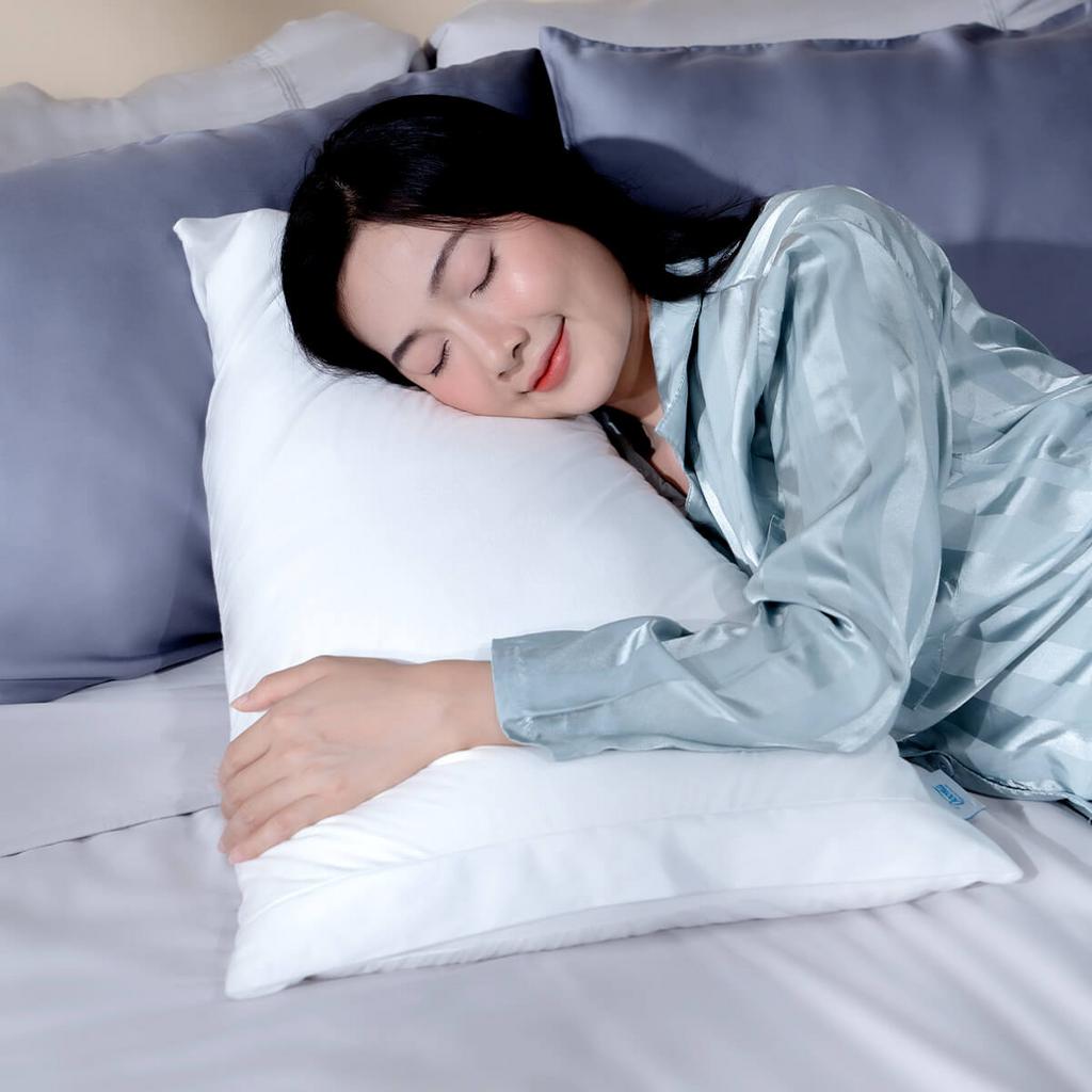 TENCEL Lyocell — nguồn gốc sợi gỗ tự nhiên cho bề mặt mềm mịn và thoáng.