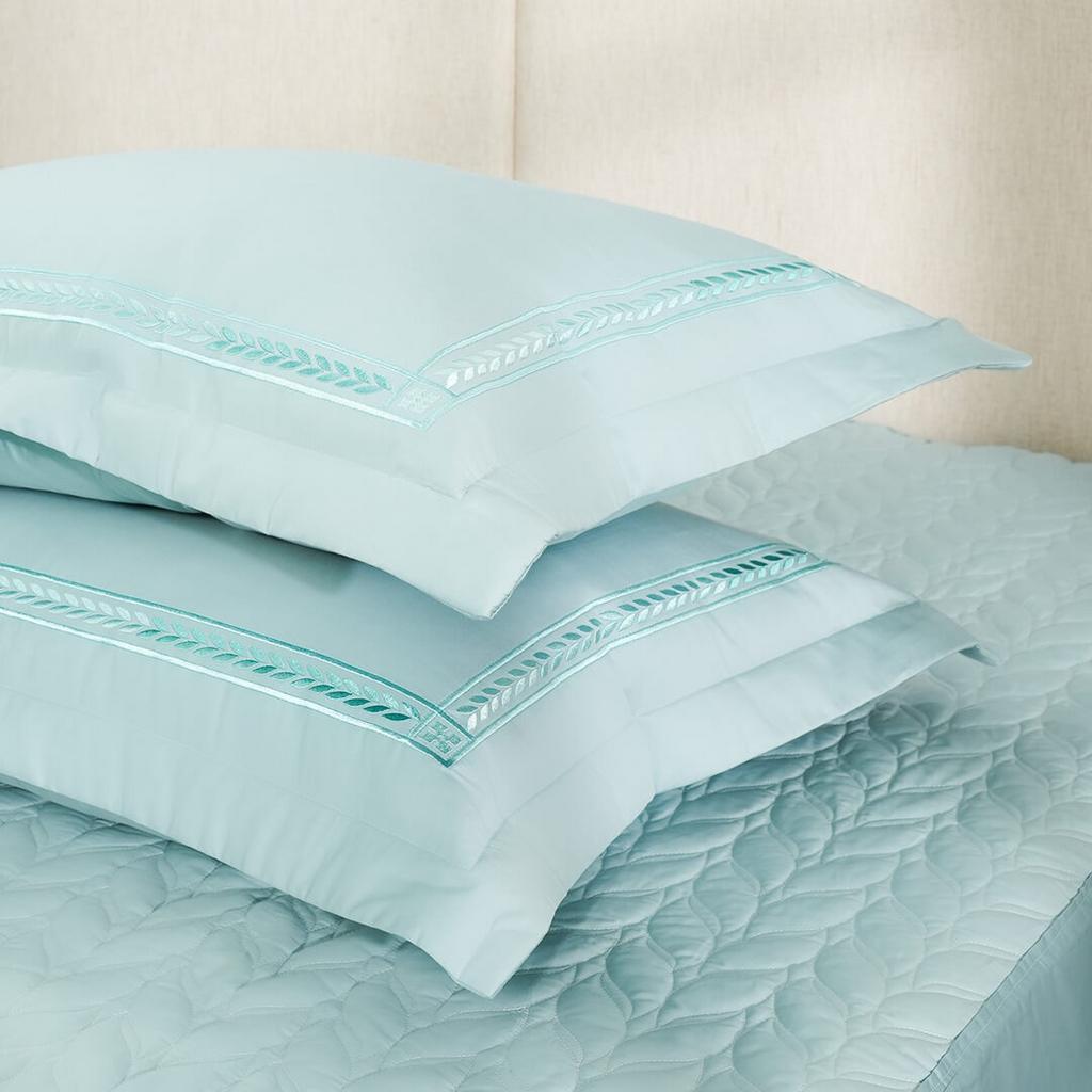 Bộ ga chun chăn chần Amando thêu cotton satin màu xanh lá