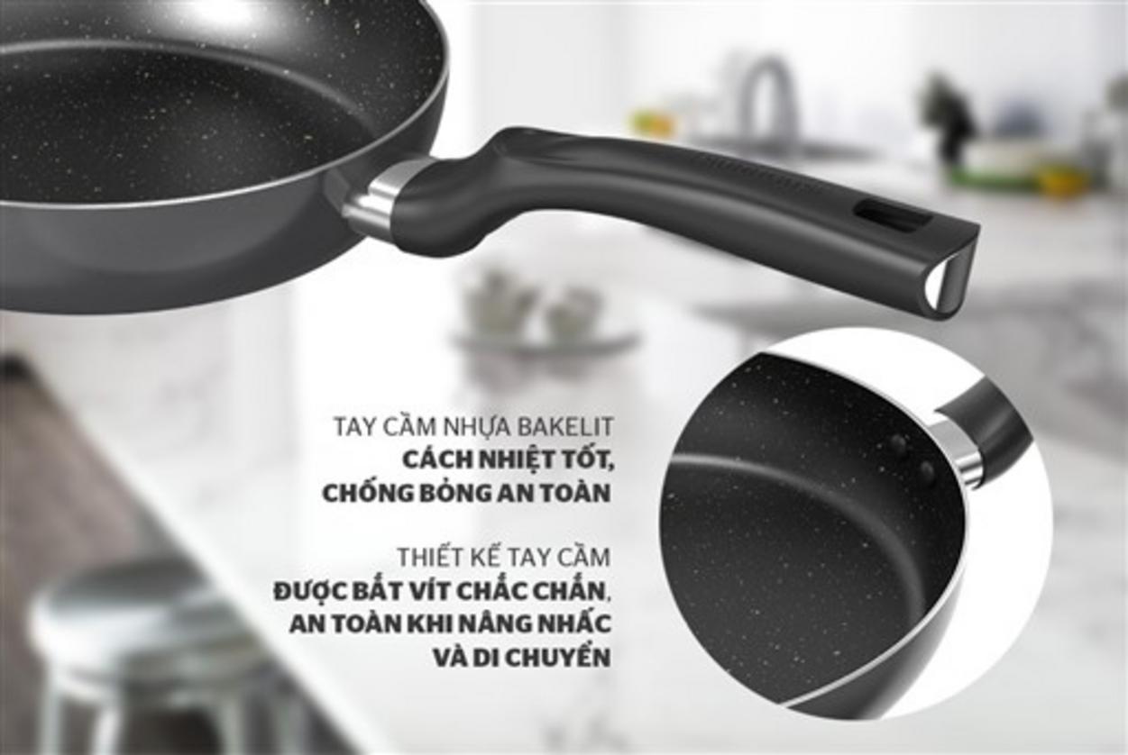 Mặt chống dính vân đá — Thức ăn không bám dính, chùi rửa dễ dàng.