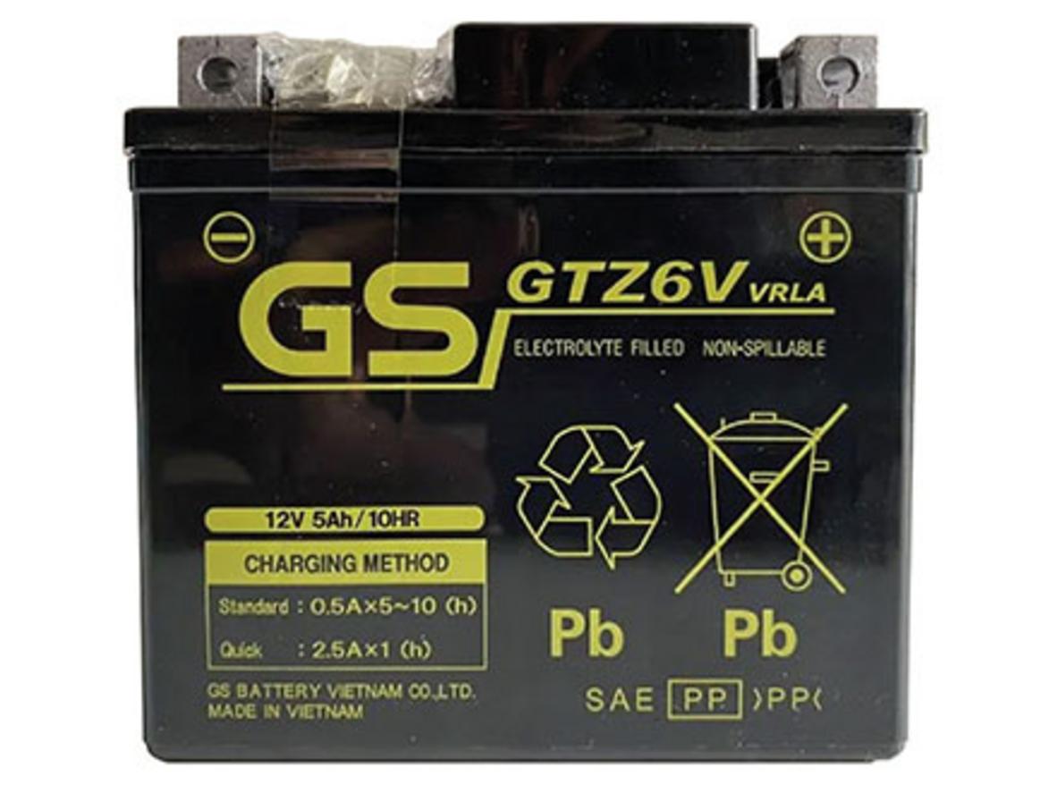 Ảnh sản phẩm chính: Ắc quy GS GTZ6V (hiển thị cọc, nhãn và kích thước tương đối).
