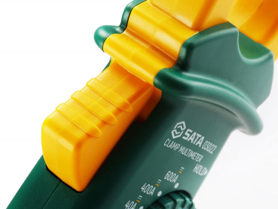 CAT III 600V và tính năng giữ dữ liệu giúp thao tác an toàn và chính xác.