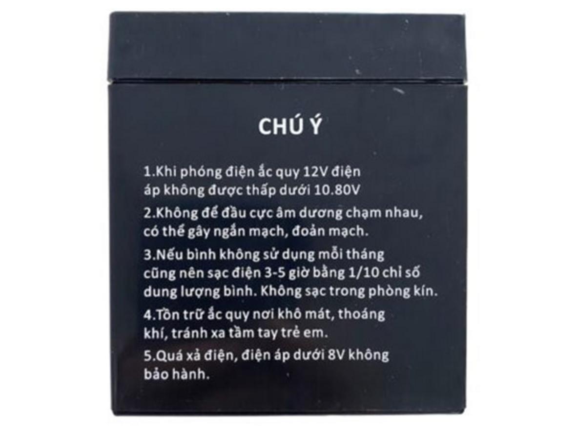 AGM (Absorbent Glass Mat) giữ điện phân và giảm tự phóng, giúp hoạt động ổn định.