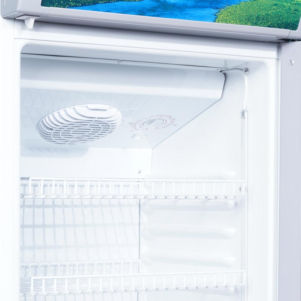 Đèn LED + kệ linh hoạt — trưng bày bắt mắt, dễ vận hành.